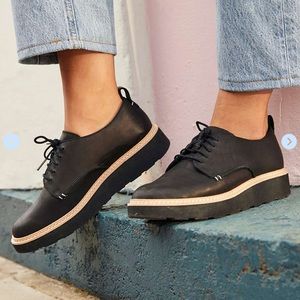 Clark’s Black Leather Trace Walk shoes